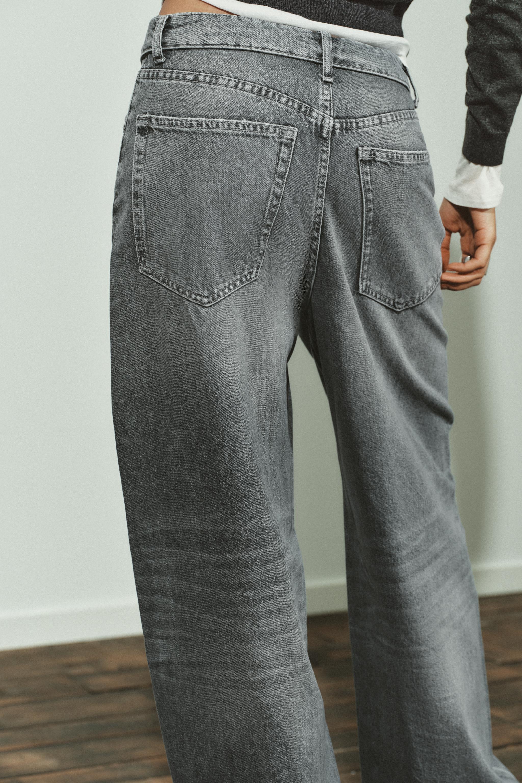 ミッドライズ折り返しウエストデニムパンツ TRF - グレー | ZARA Japan