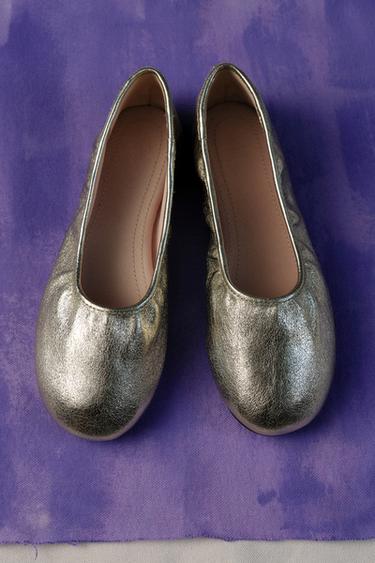 METALLIC BALLET FLATS - Gold by Zara