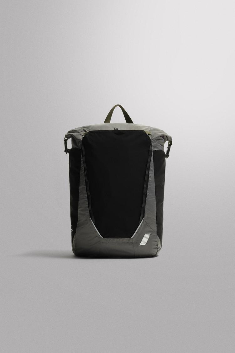 MOCHILA DEPORTIVA PLEGABLE 25L