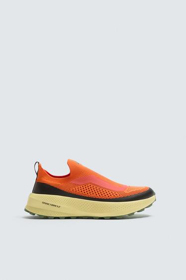 ZAPATILLA PARA CORRER - Naranja de Zara