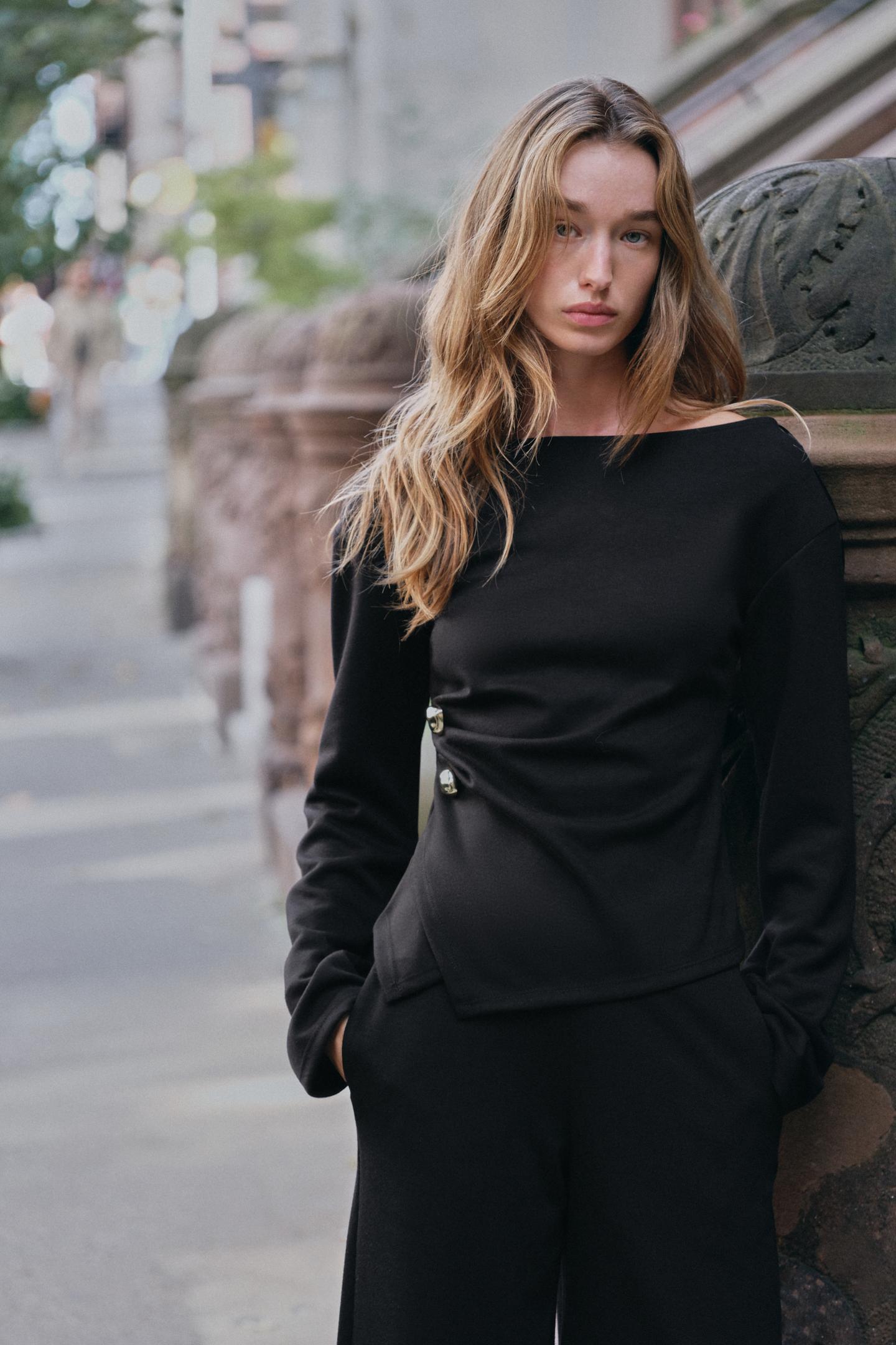 Женский топ Zara Soft Brooch Top, цвет: Чёрный — фото 2
