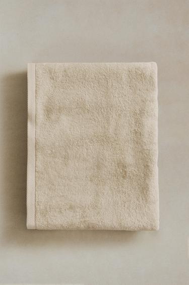 HANDTUCH AUS BAUMWOLLFROTTEE (500 GXM²) IN UNIFARBENEM DESIGN - Sandfarben von Zara