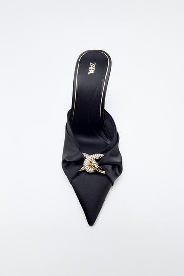صندل ساتان بكعب وتطريز - أسود الخاص بـ Zara