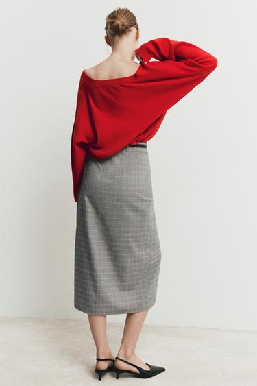 JERSEY PUNTO ESCOTE PRONUNCIADO - Rojo de Zara