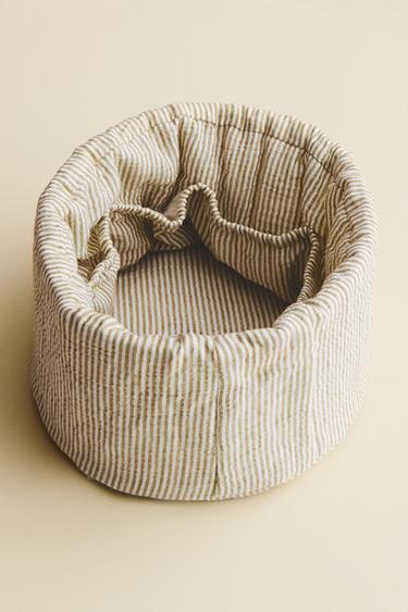 RUND BABYORGANISATOR I MUSSELIN MED STRIBER - grøn fra Zara