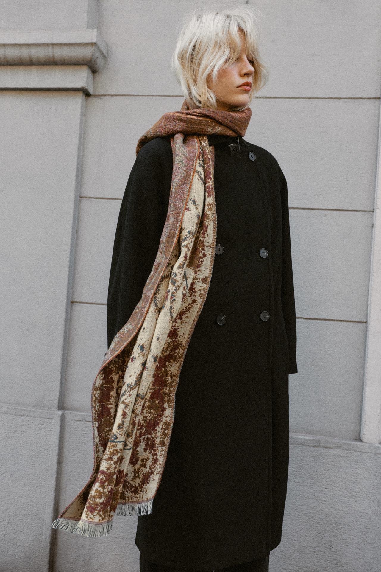 TAPESTRY PRINT JACQUARD SCARF — Sand