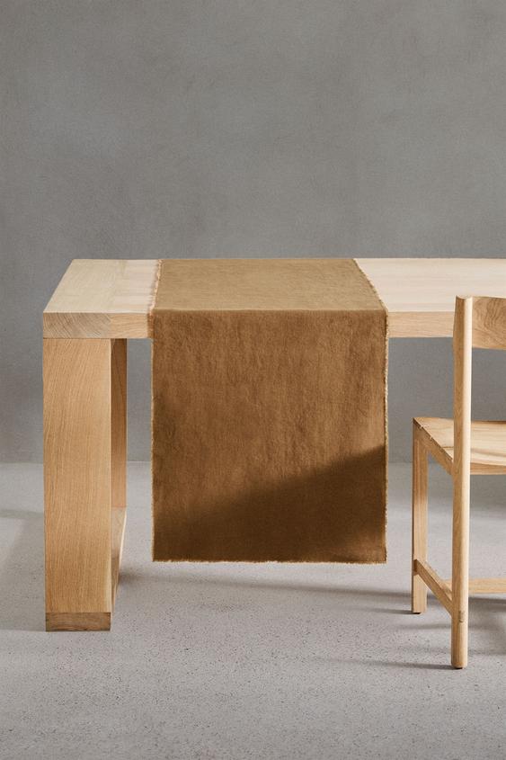 TABLE RUNNER 01 - خردلي الخاص بـ Zara - صورة 0