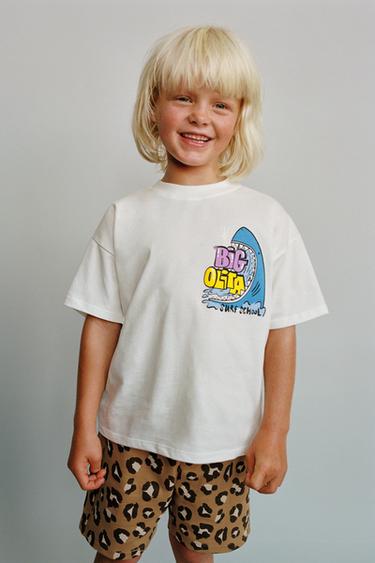 CAMISETA ESTAMPADO TIBURÓN - Blanco roto de Zara