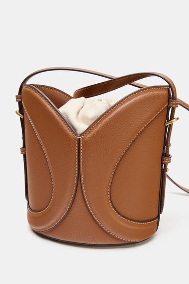 MINI SAC SEAU SURPIQÛRES - Marron foncé de Zara - Image 1