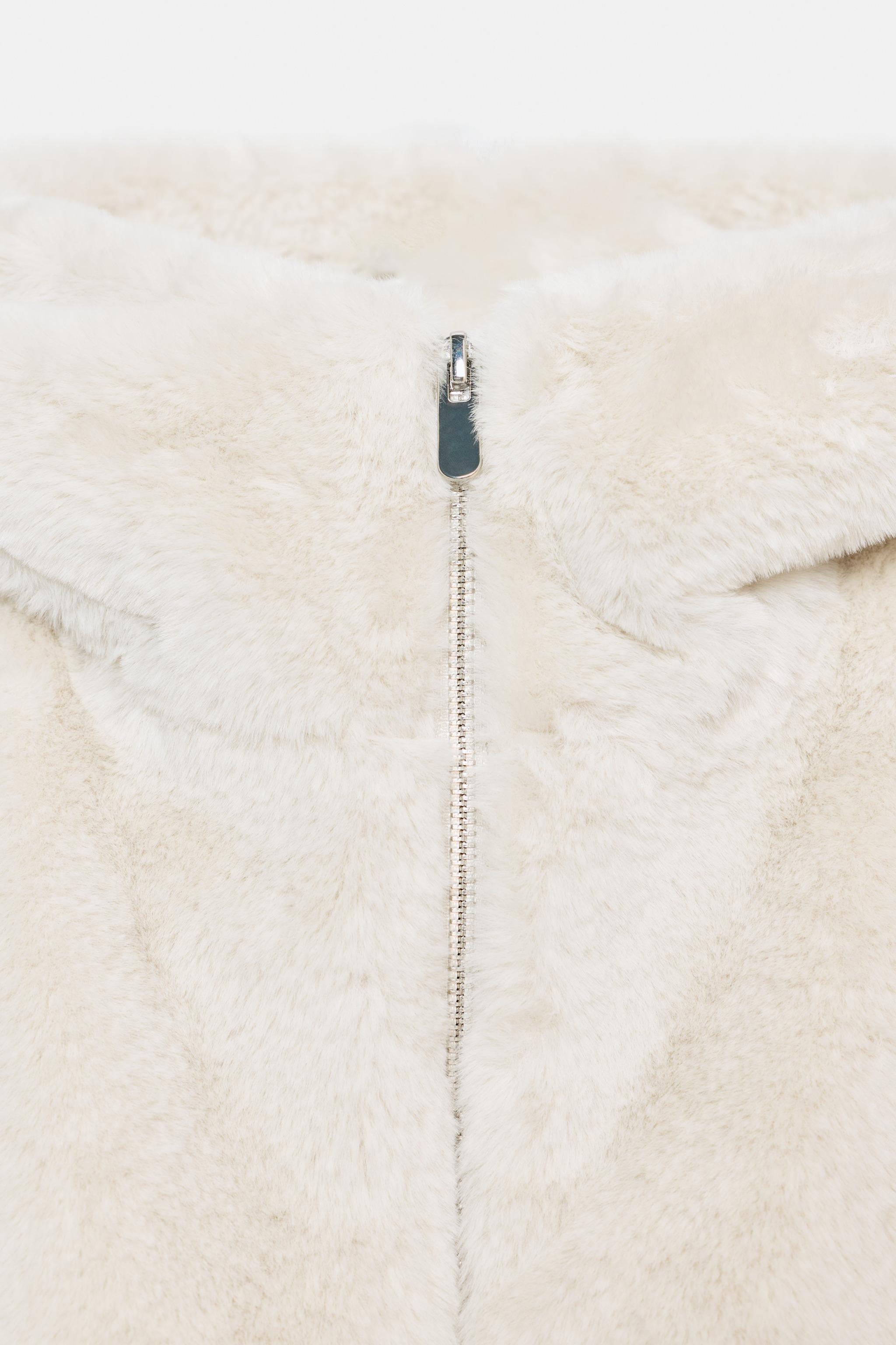 フェイクファー フードベスト - エクリュ | ZARA Japan / 日本