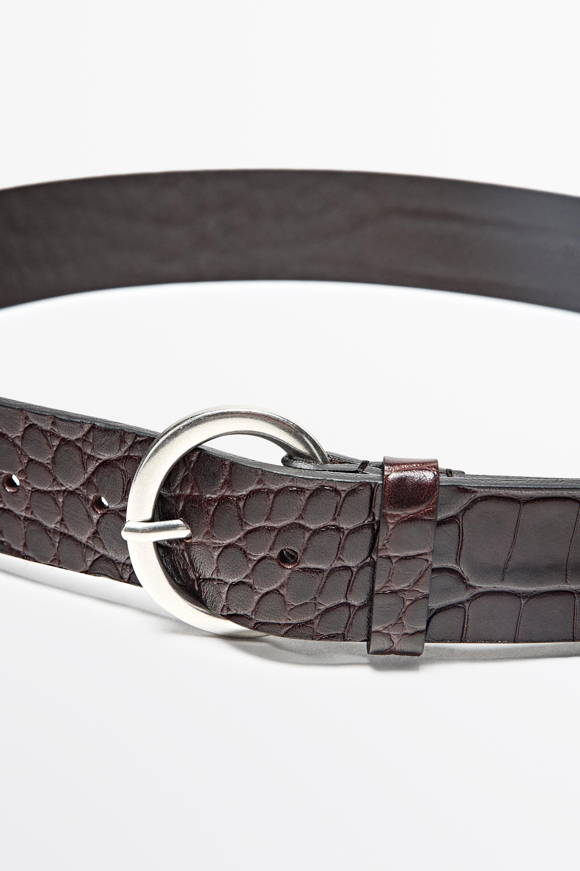Crocodile-effect leather belt with round buckle