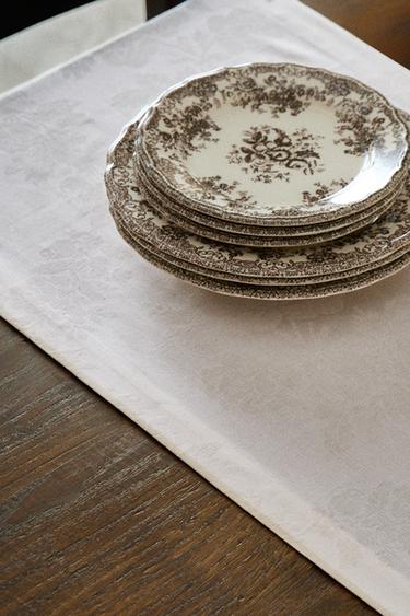 JACQUARD TABLE RUNNER WITH ROSES - White by Zara - Image 5