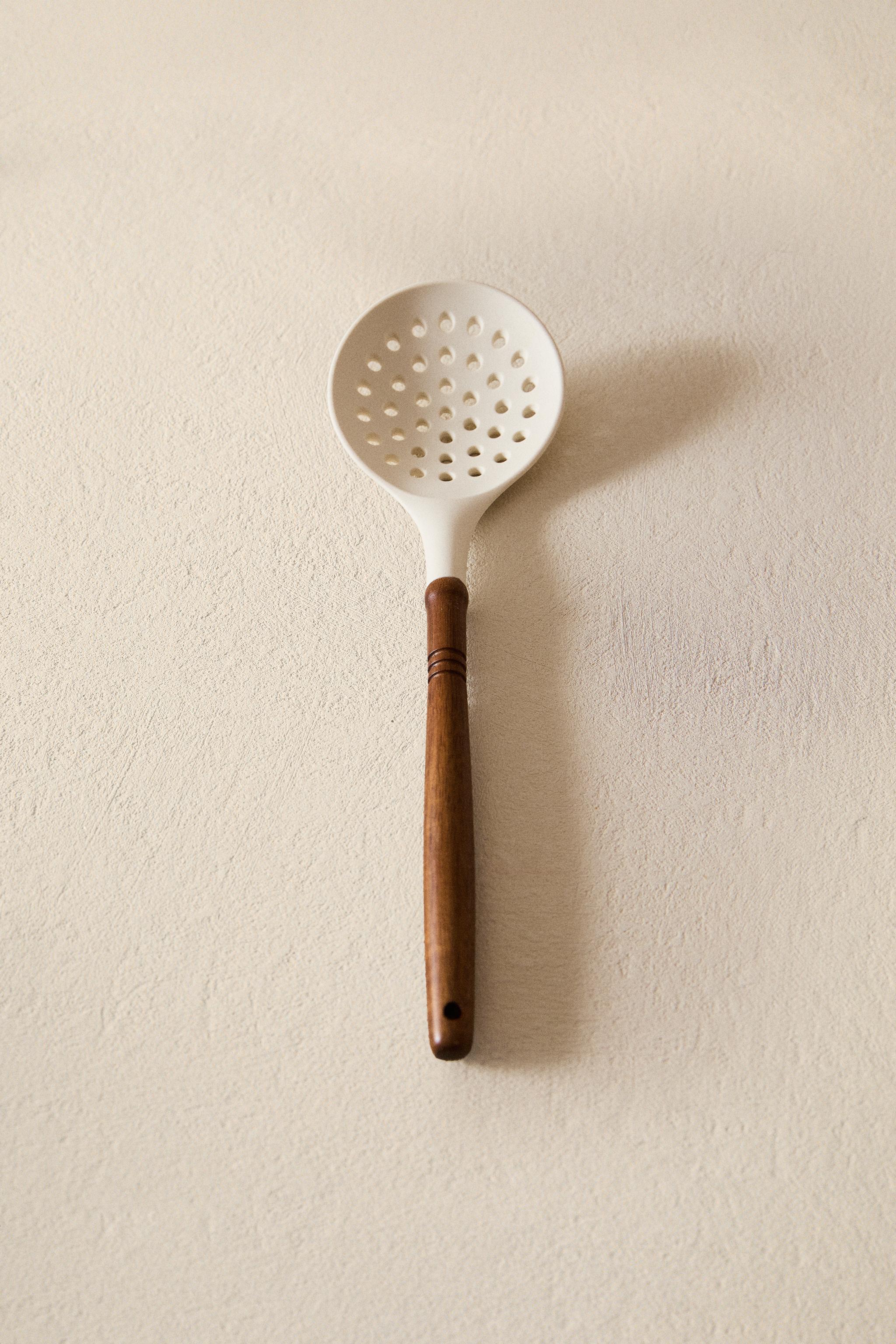 SILICONE AND WOODEN SLOTTED SPOON