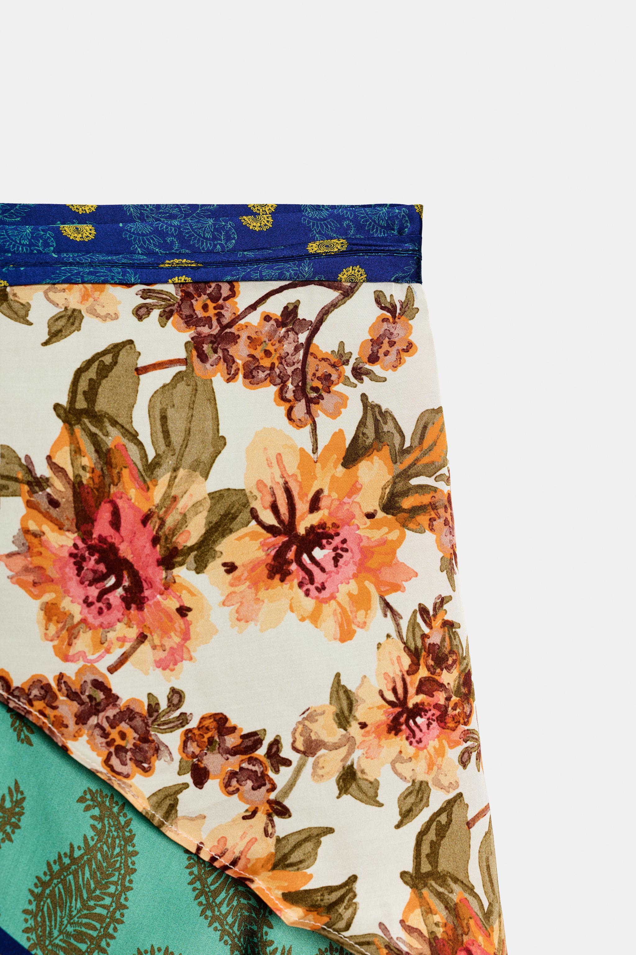 PRINTED REVERSIBLE WRAP TOP