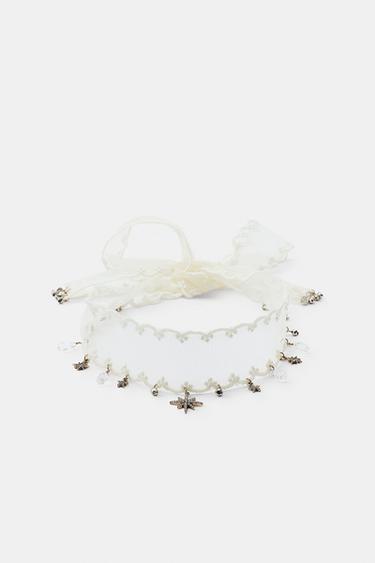 ΥΦΑΣΜΑΤΙΝΟ ΚΟΛΙΕ CHOKER ΜΕ CHARMS - Λευκό του Zara