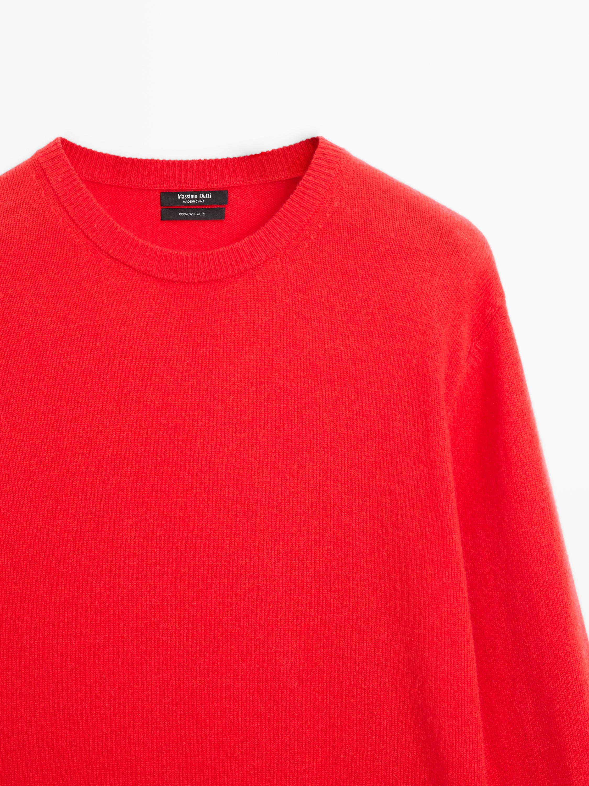 Cashmere knit sweater with a crew neck