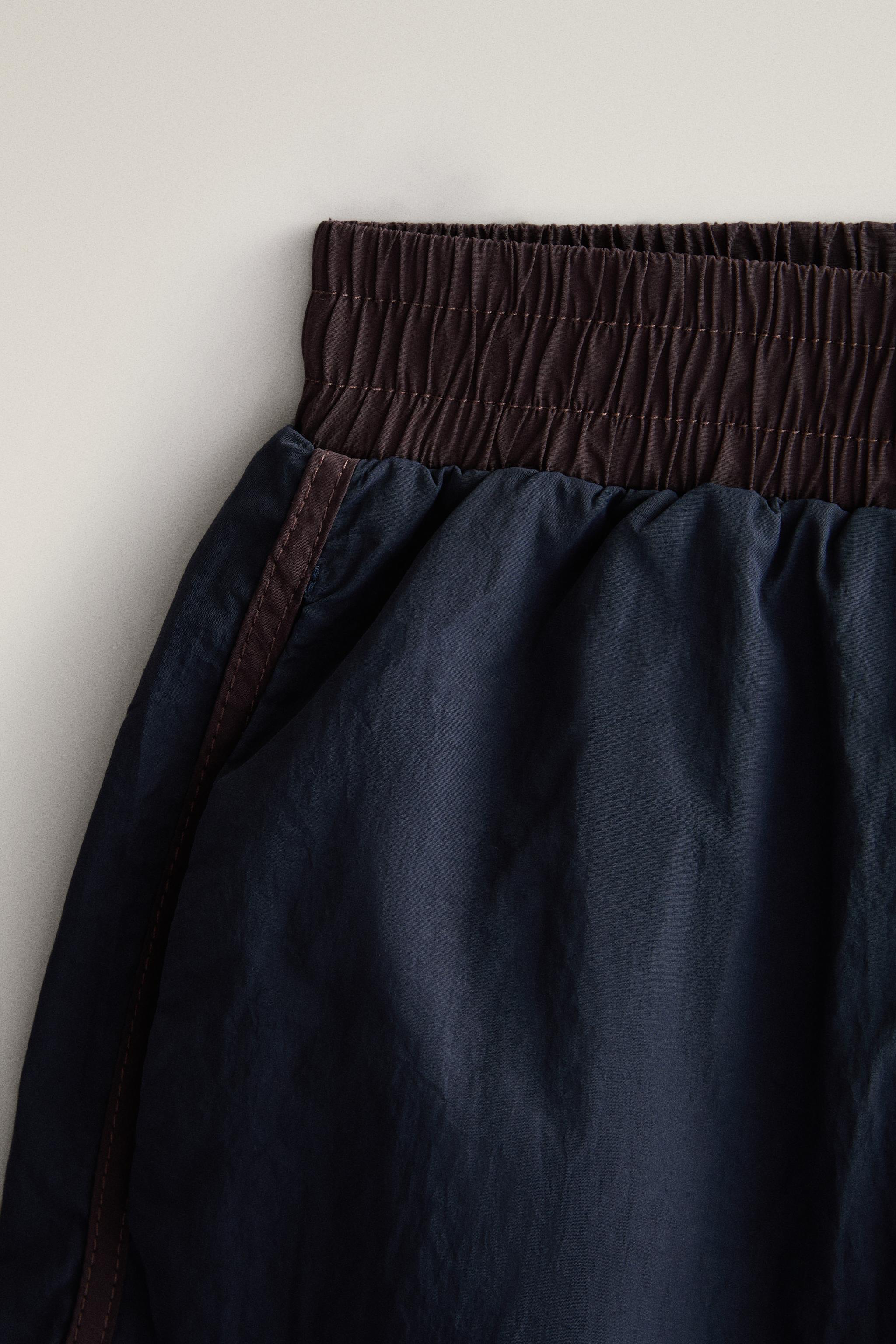 SHORTS WITH CONTRAST TRIM