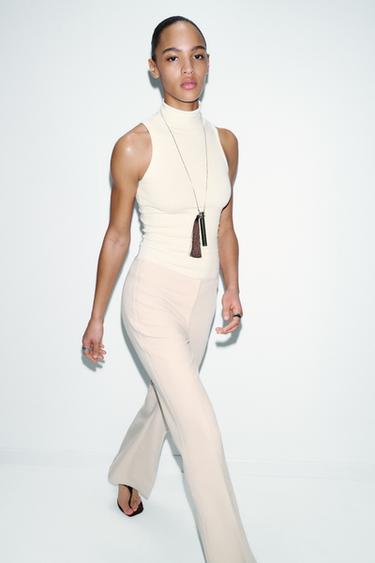 PANTALÓN FLARE COSTURAS LATERALES - Crudo de Zara