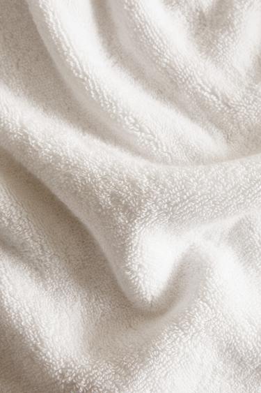 BATH TOWEL WITH CONTRAST BORDER - White by Zara