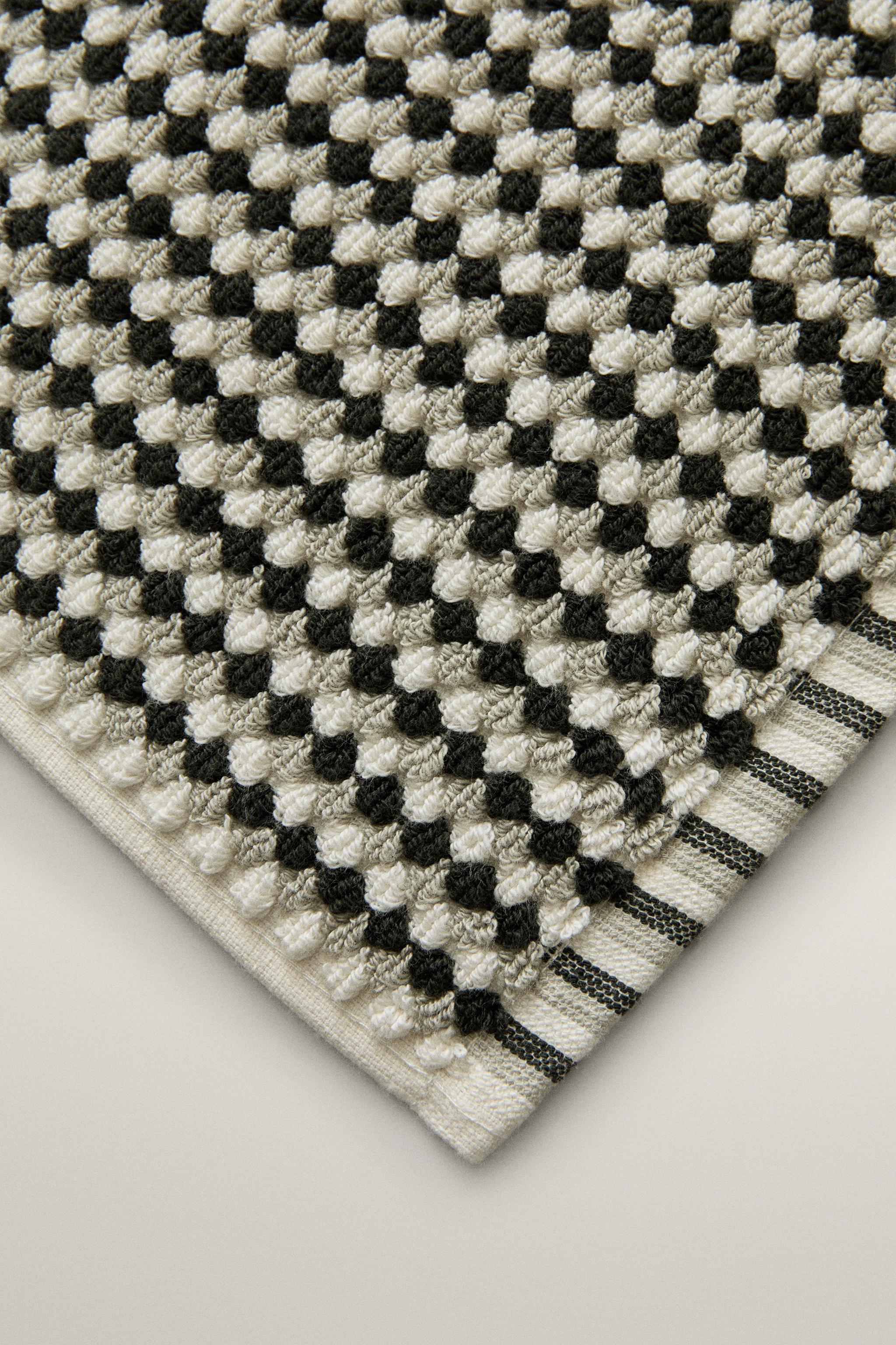 TEXTURED COTTON BATH MAT