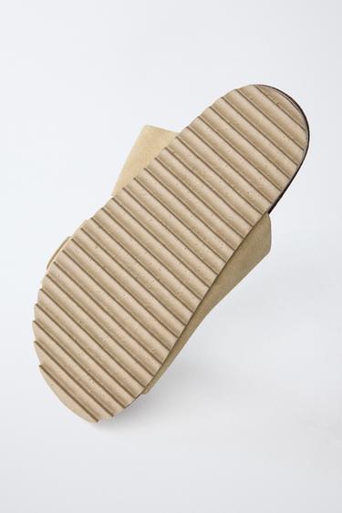 SANDALES À BOUCLES EN CUIR - Marron sable de Zara - Image 6