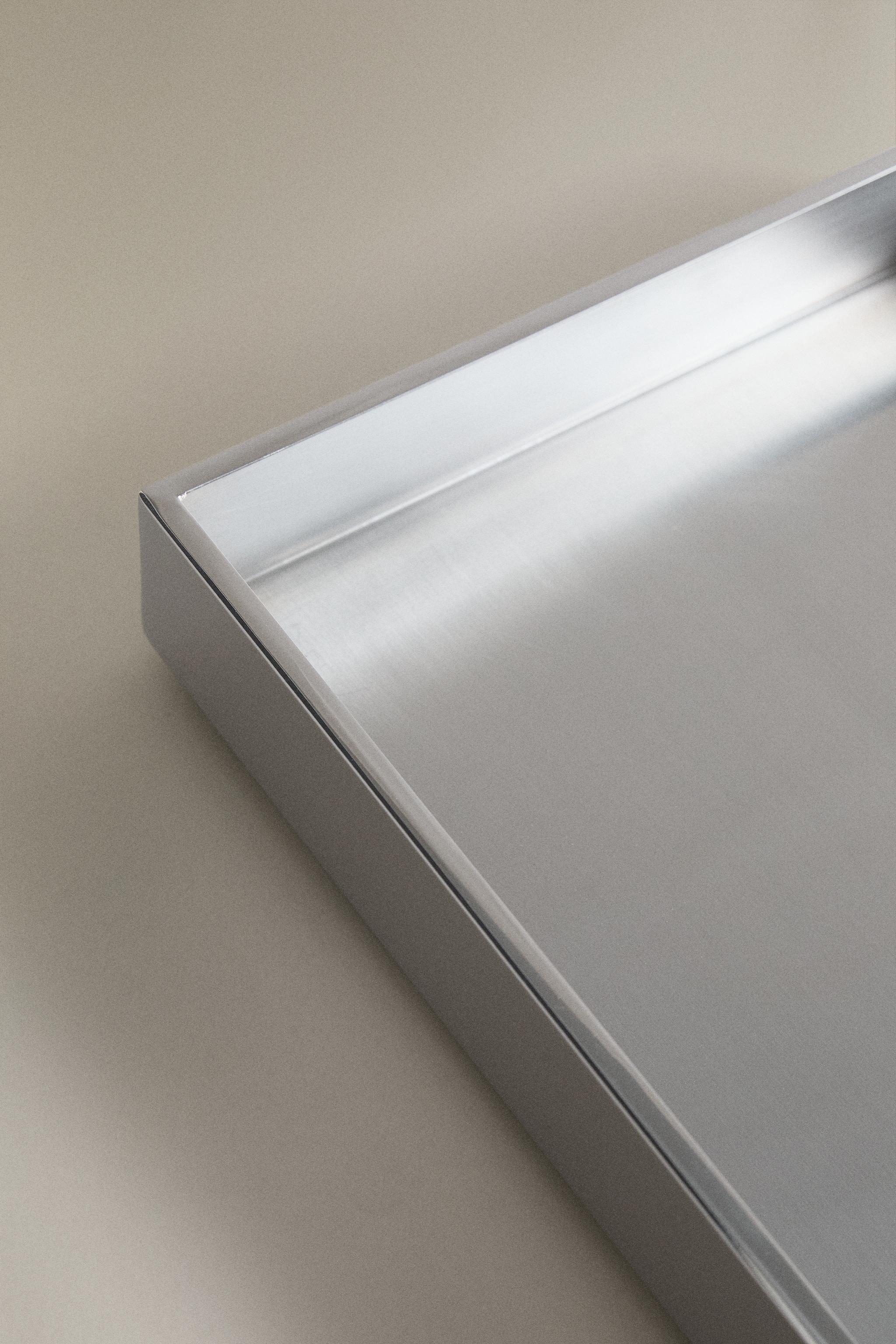 STACKABLE METAL DOCUMENT TRAY — Silver