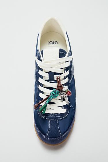 ZAPATO DEPORTIVO CHARMS - Azul de Zara
