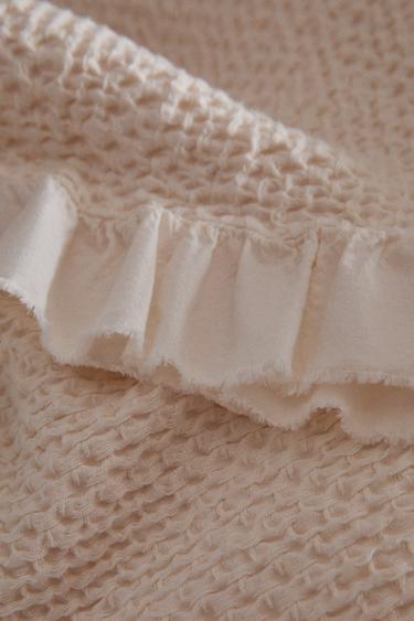 KIDS’ MINI WAFFLE TEXTURE BEDSPREAD WITH RUFFLE TRIM - Pink by Zara - Image 3
