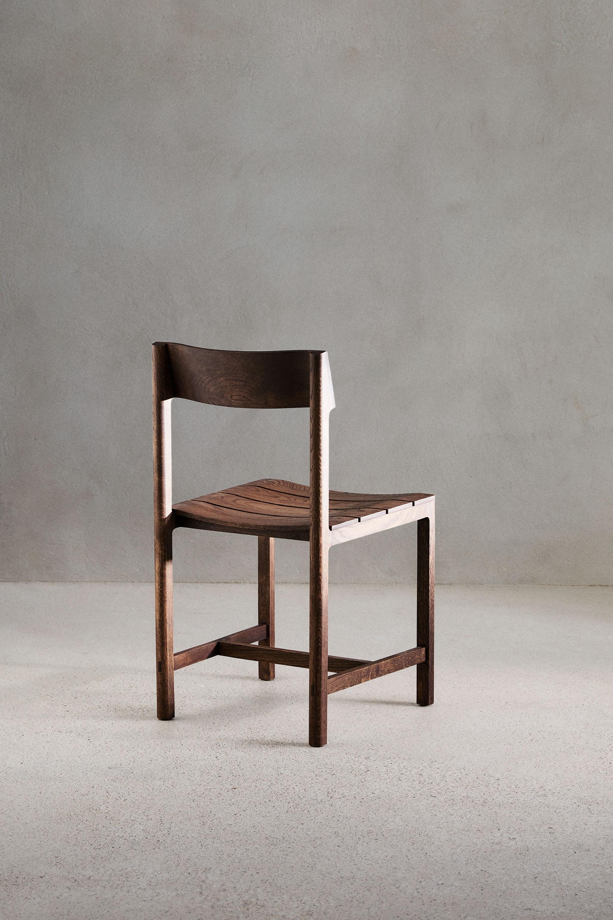 CHAIR 04