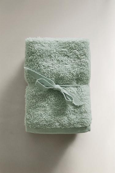 PACK OF COTTON HAND TOWELS (PACK OF 3) - Green / Blue by Zara - Image 0