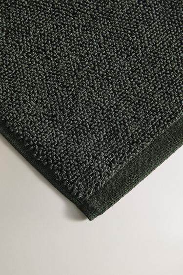 HANDTUCH AUS BAUMWOLLE MIT GERSTENKORNMUSTER - Dunkelgrün von Zara