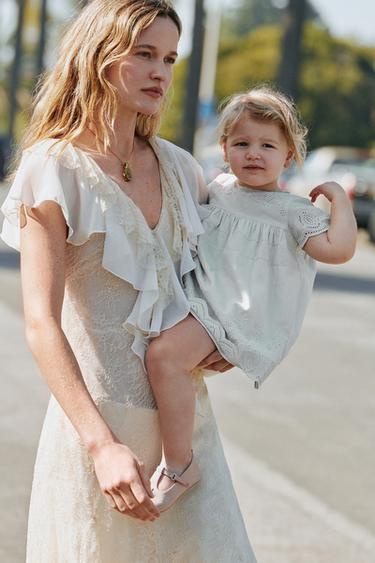 ПЛАТЬЕ ИЗ АЖУРНОЙ ВЫШИВКИ И ТРУСИКИ — ПАСТЕЛЬНО-СИНИЙ от Zara