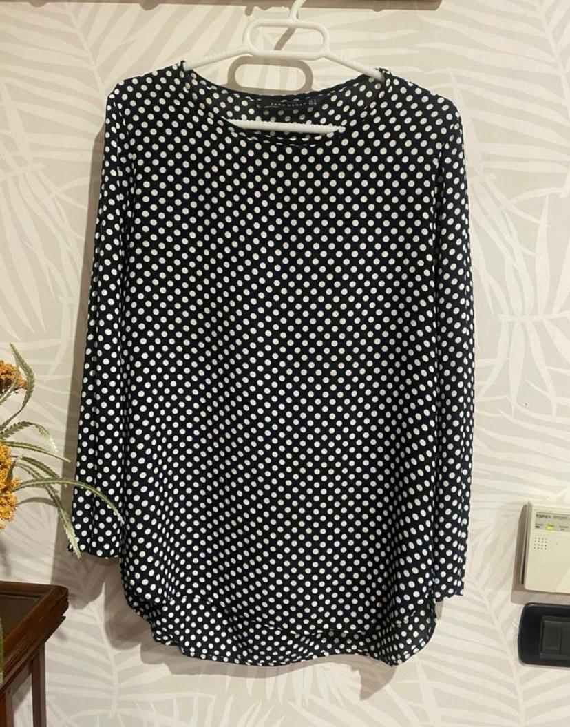 BLUSA TOP CUELLO REDONDO LUNARES NEGRO Y BLANCO - Image 4