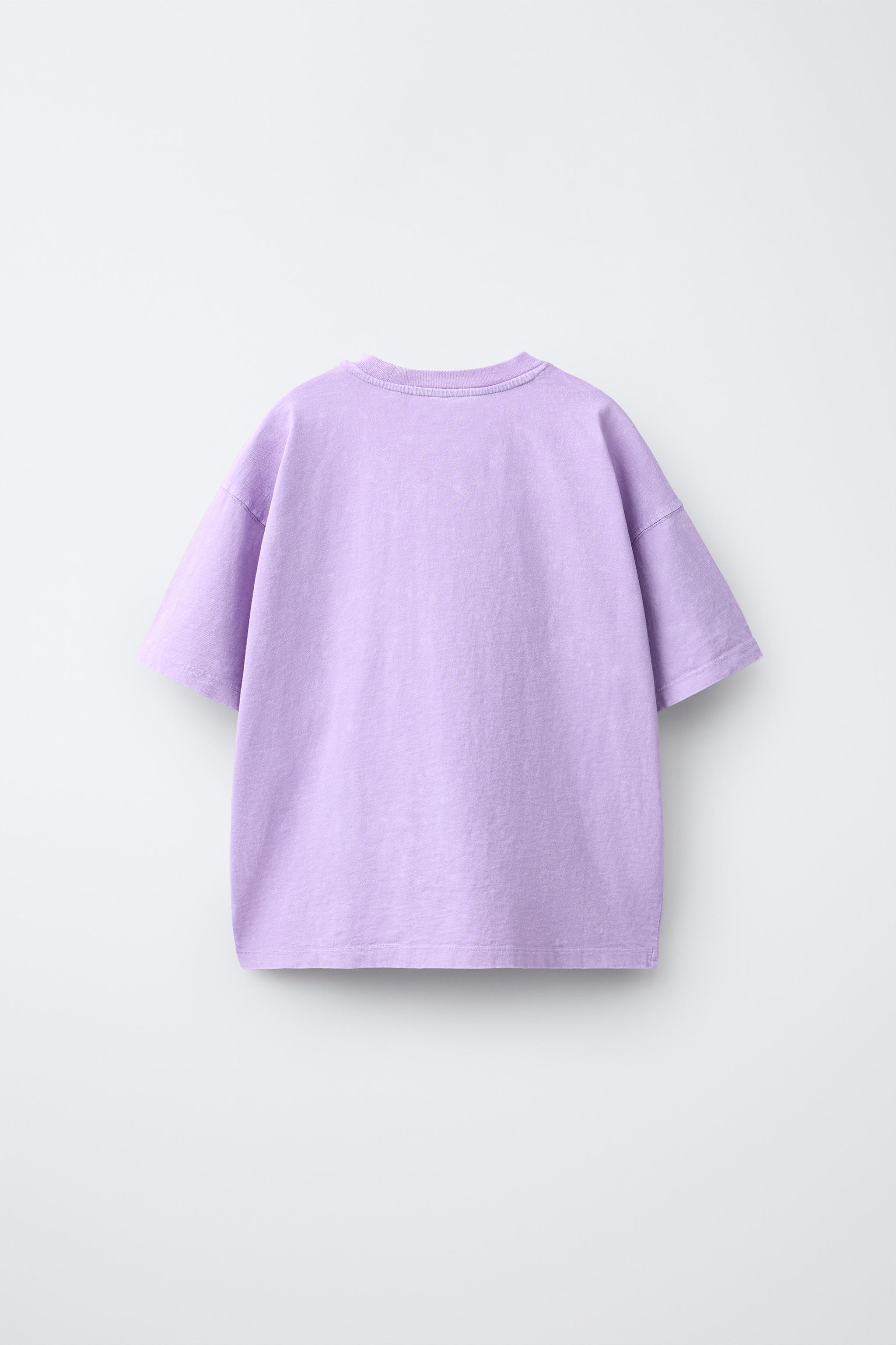 T-SHIRT À INSCRIPTION EN RELIEF