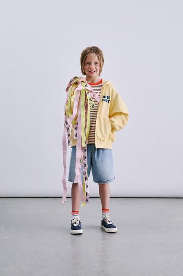SUDADERA CAPUCHA ESTAMPADO - Amarillo de Zara