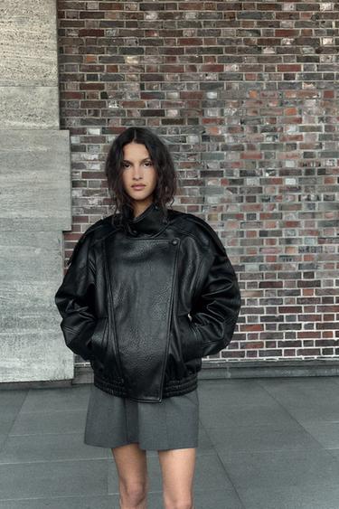 CAZADORA EFECTO PIEL - Negro de Zara