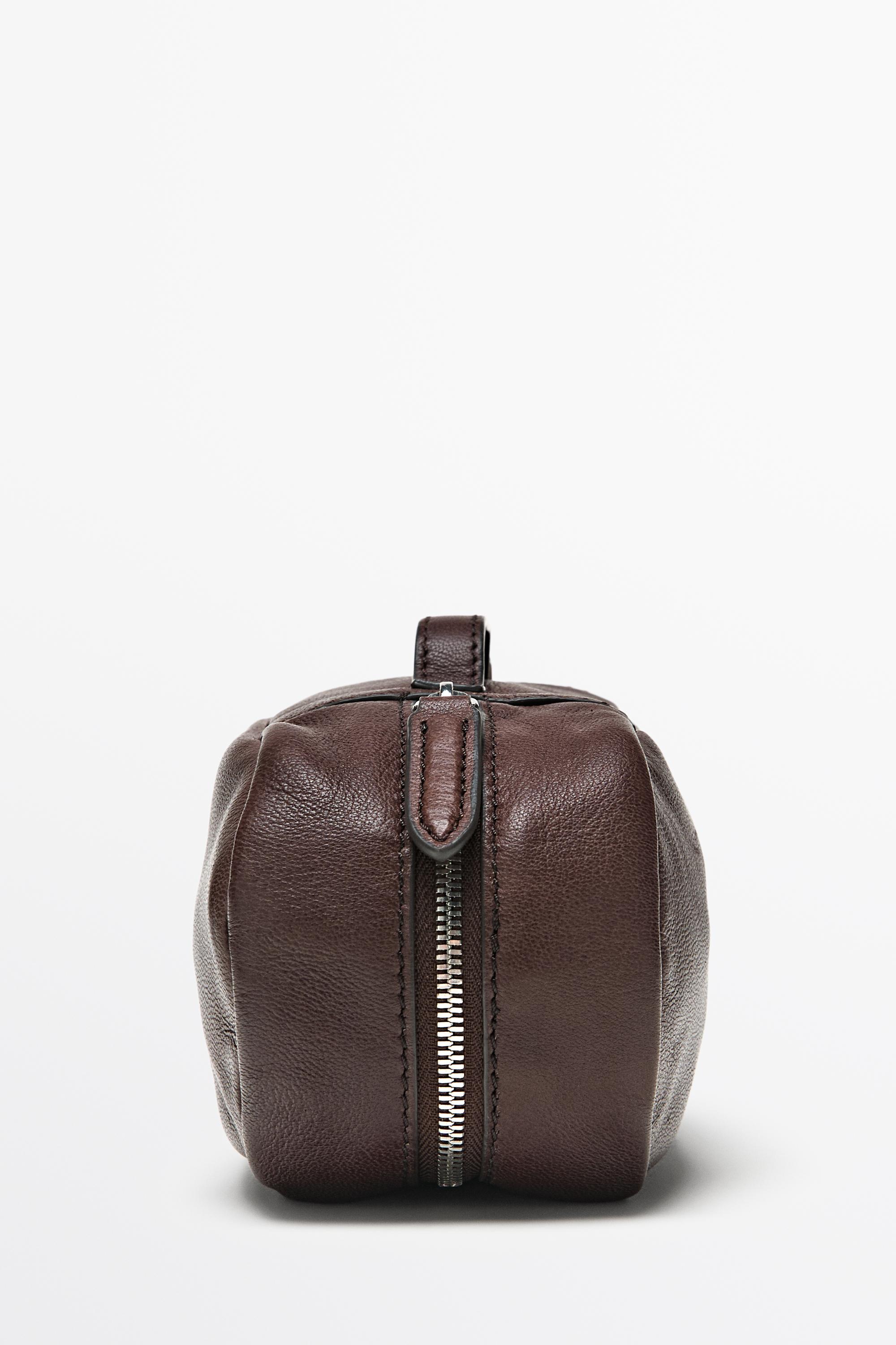 Trousse ovale en cuir napa