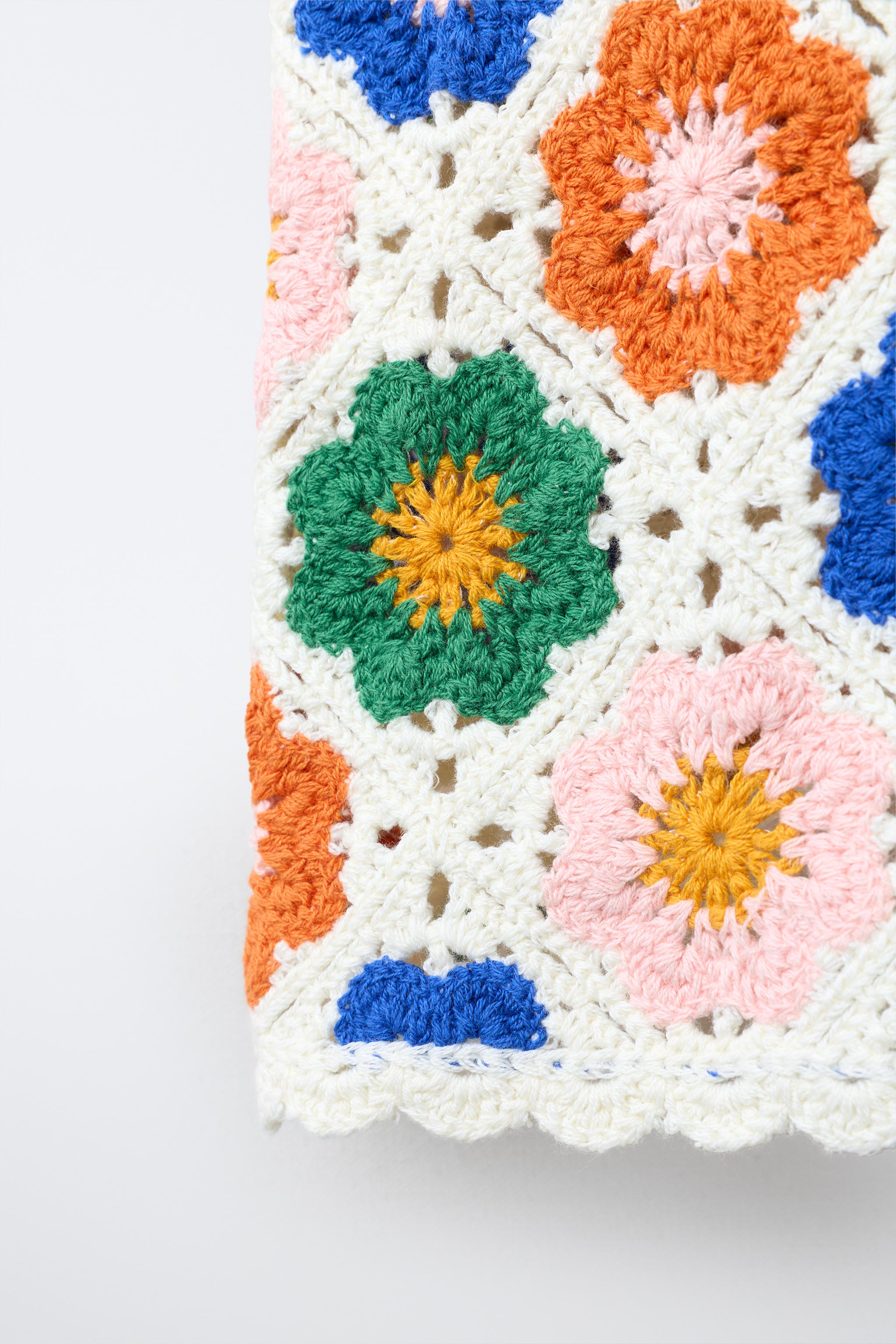 TOP EN MAILLE CROCHET À FLEURS