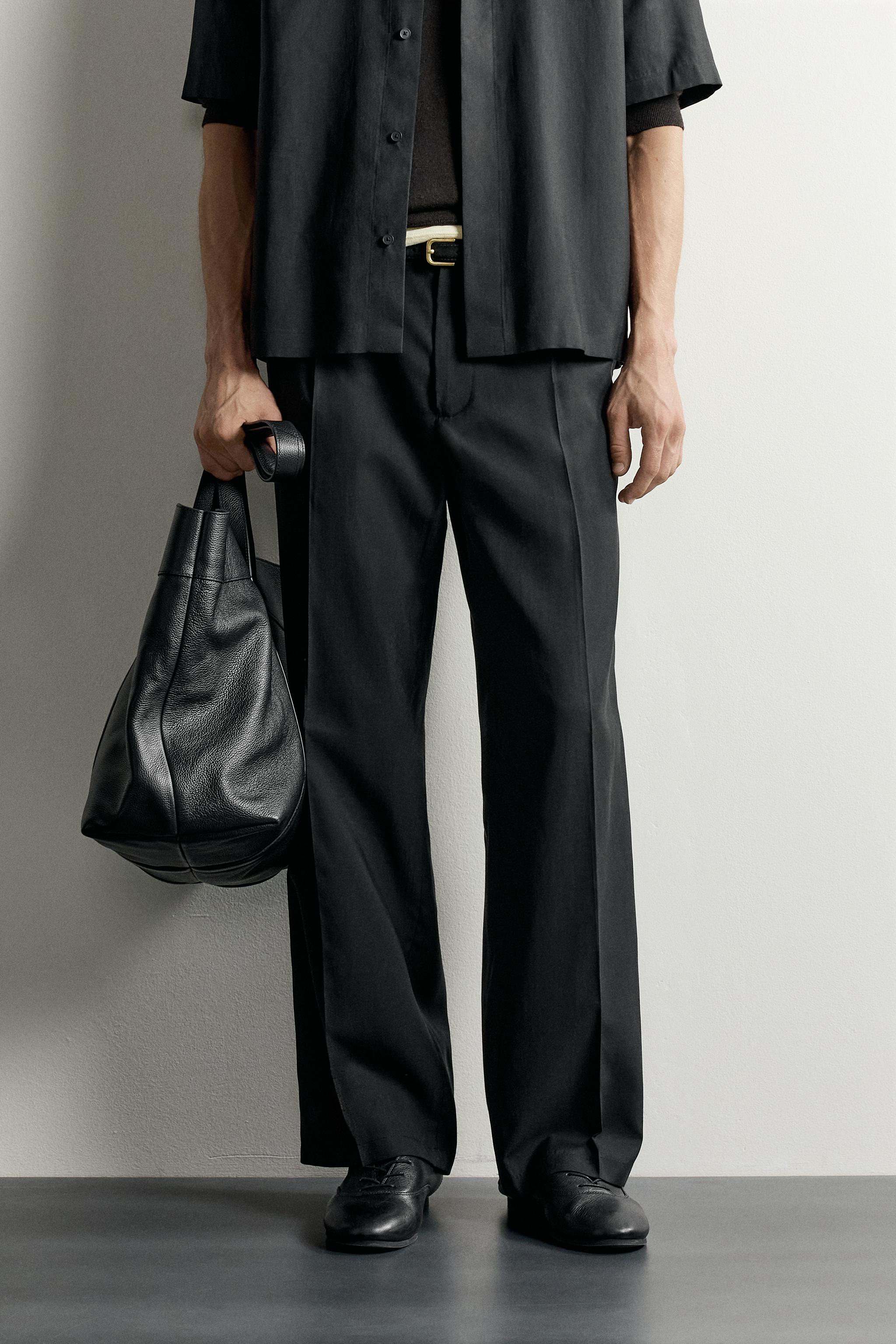 PLEATED FLUID PANTS — Black