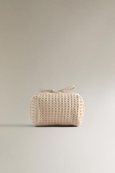 Zara WAFFLE-TEXTURE FABRIC TOILETRY BAG - Off White
