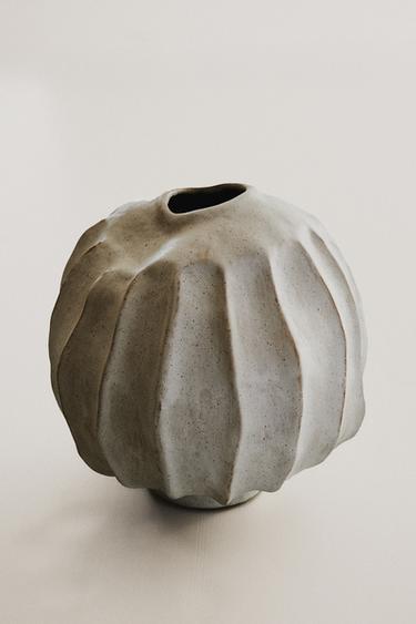 RUNDE DEKORATIVE KERAMIKVASE - off-white von Zara