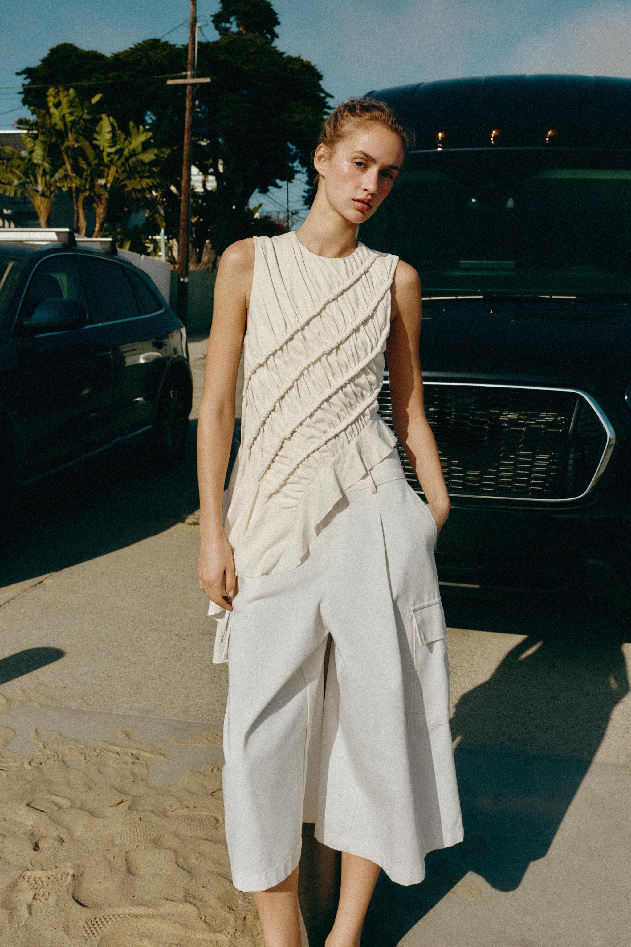 トップス 369 ASYMMETRIC RUCHED TOP - Oyster-white | ZARA United States