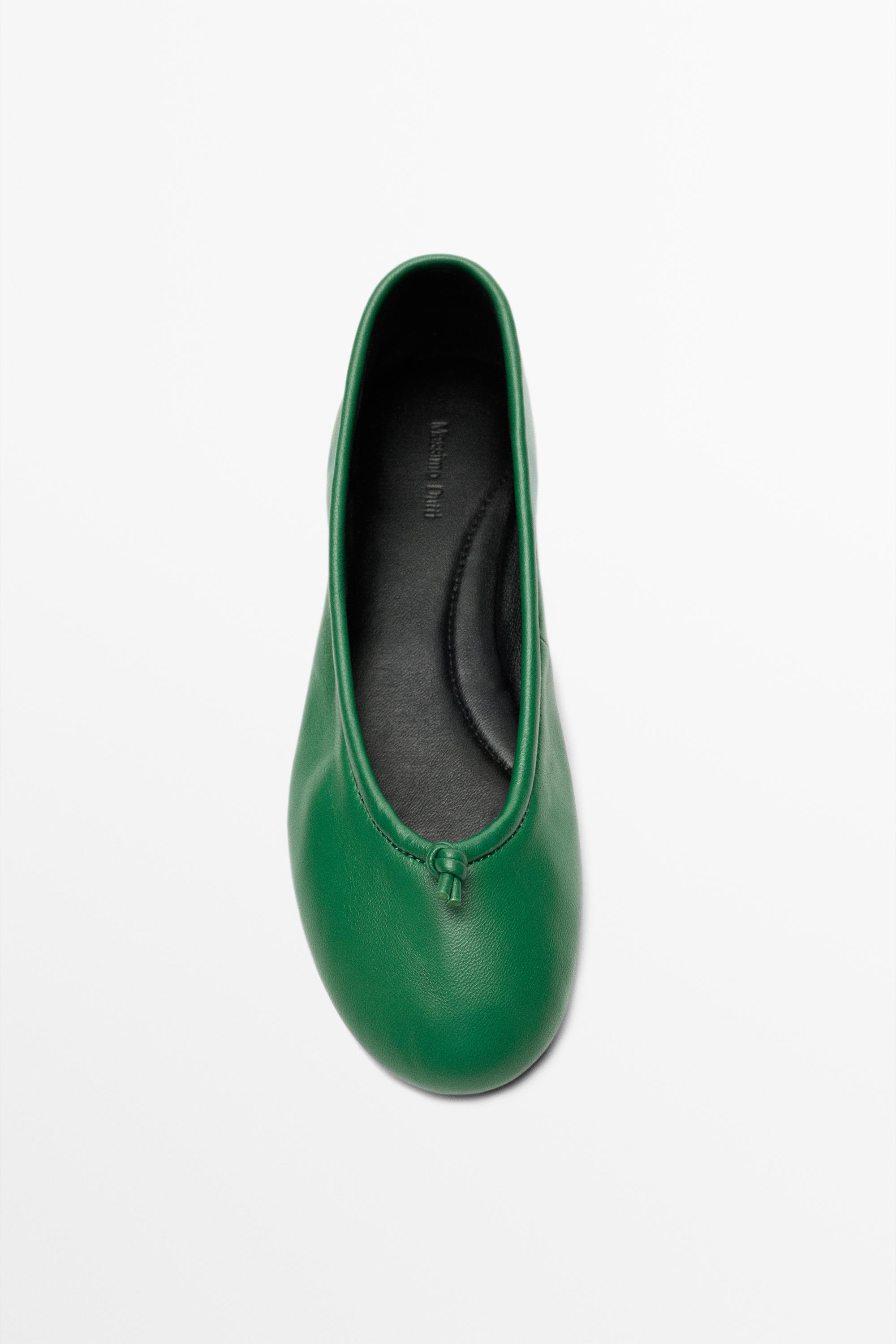 Knotted leather ballerina