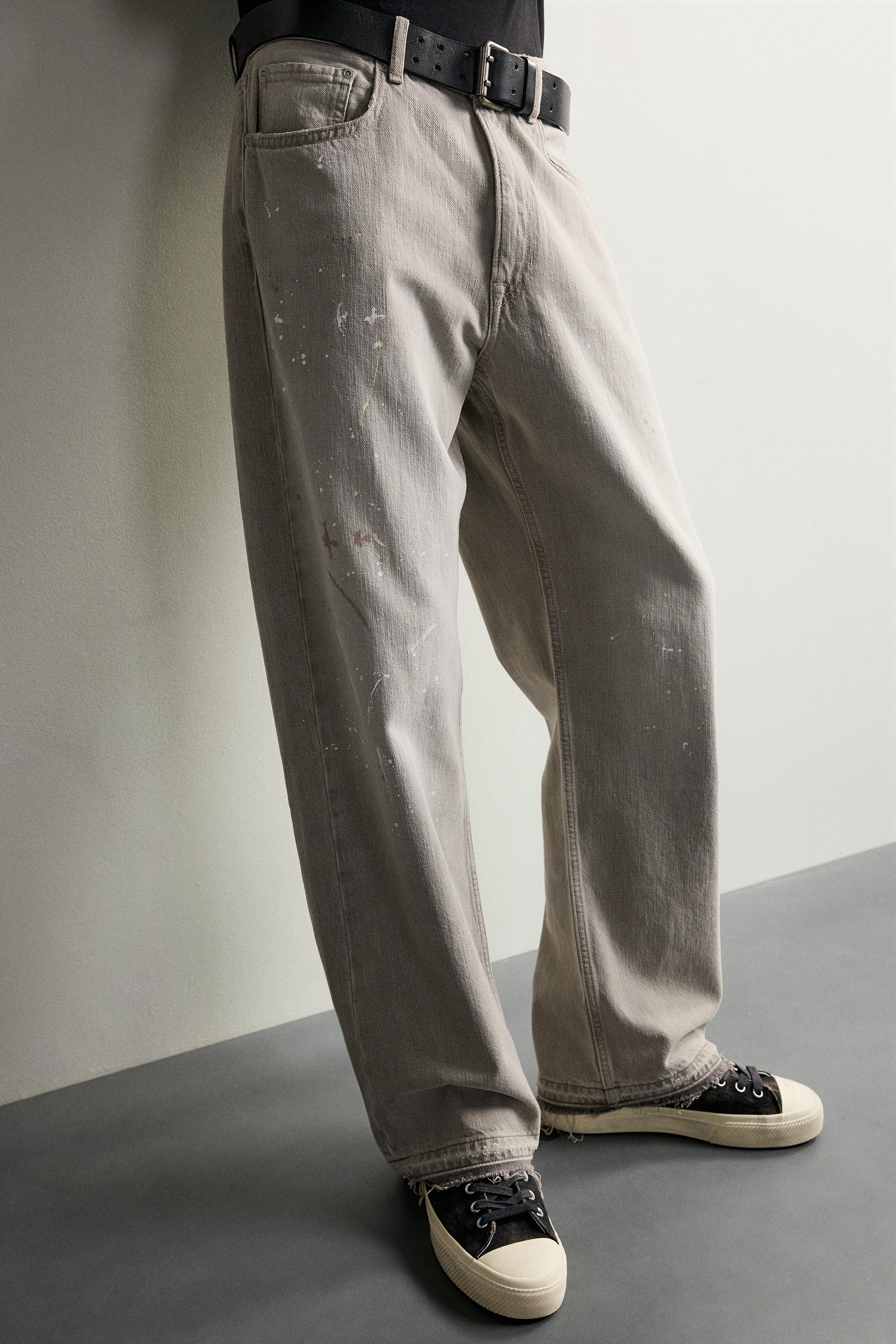 LOOSE-FIT JEANS