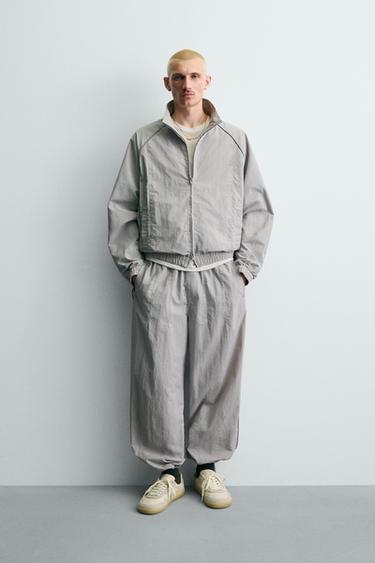 PANTALÓN JOGGER TÉCNICO BANDAS CONTRASTE - Gris claro de Zara