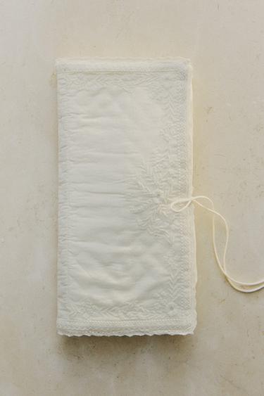 EMBROIDERED COTTON LINGERIE BAG - Ivory by Zara