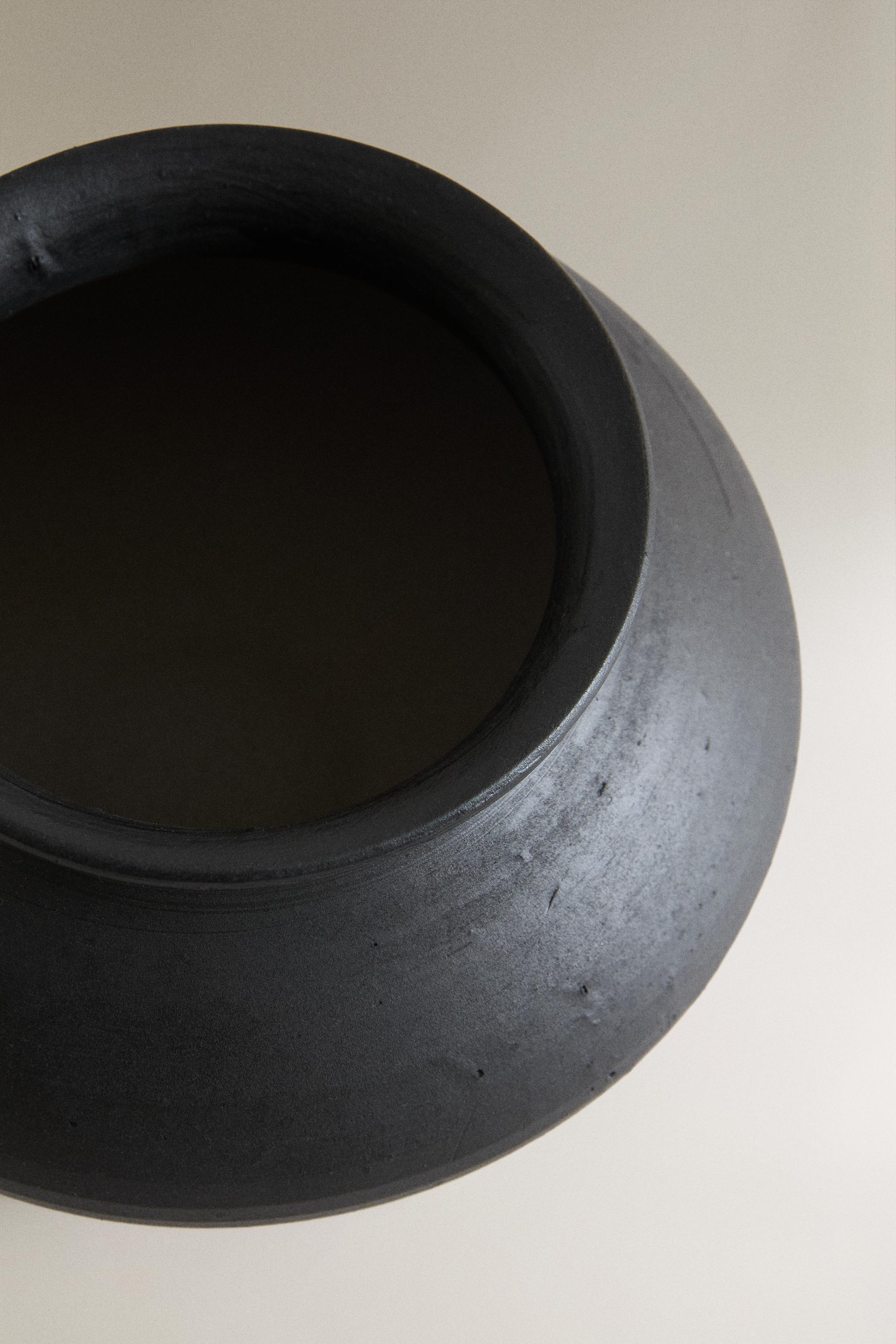 KENZAN OVAL DECORATIVE VASE — Black