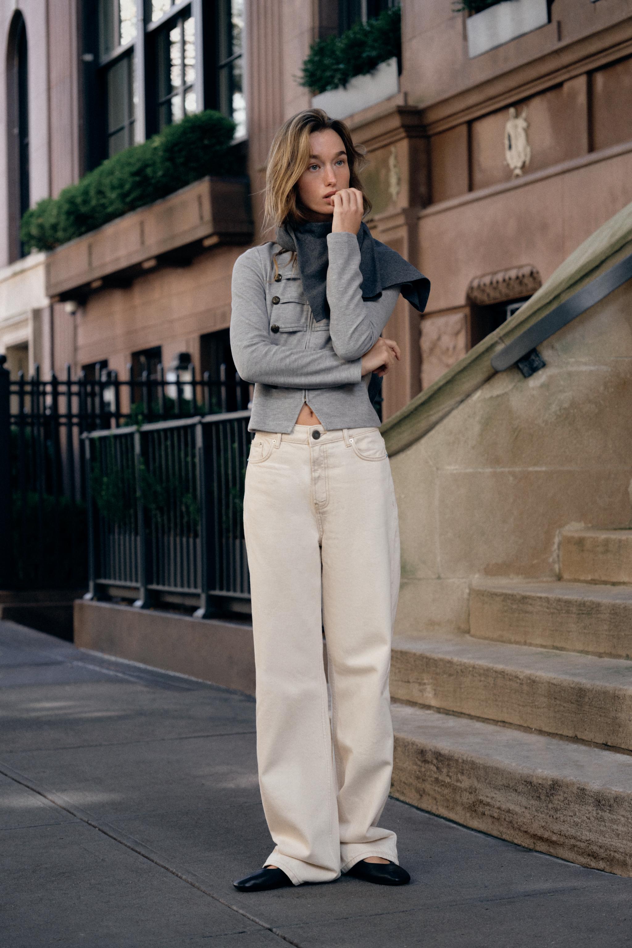 SWEATER WITH FROG FASTENING