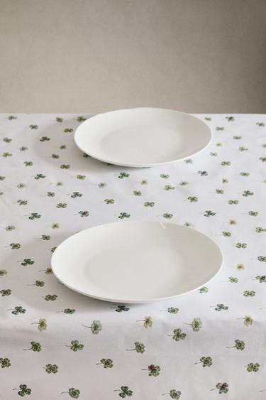 RESIN-COATED CLOVER TABLECLOTH - Green by Zara - Image 1