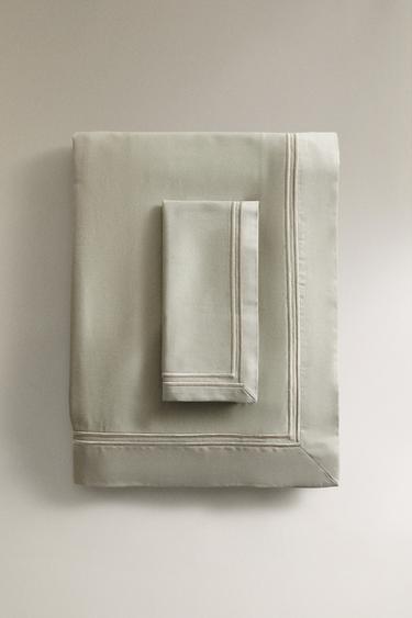 DOUBLE TRIM SATEEN TABLECLOTH - Greenish by Zara